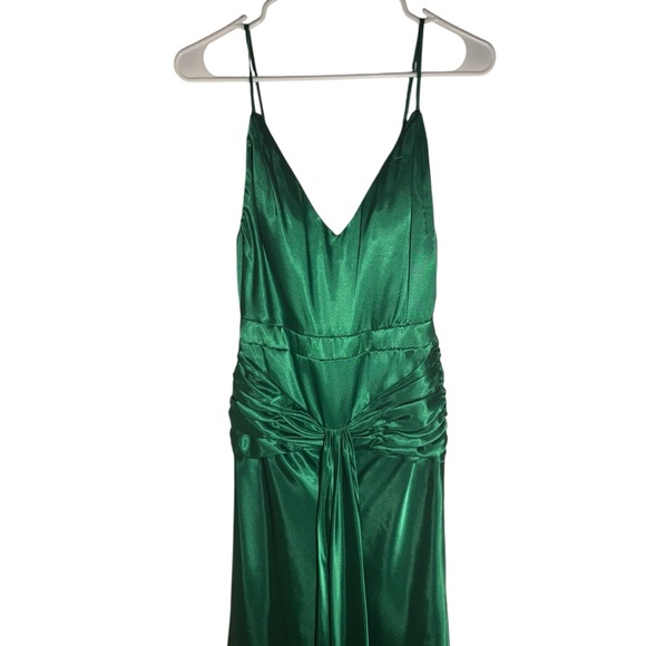 Faviana New York Emerald Green Long Satin Gown Prom/Black Tie/Formal- Size 3/4 - Picture 3 of 12